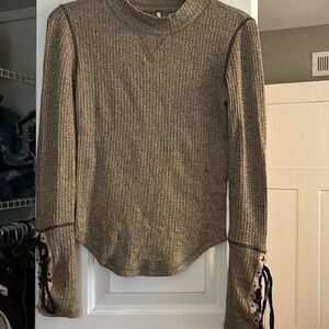 FREE PEOPLE layering thermal, army green/black details, worn once, size small